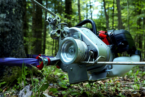 Verricello PCW4500 legato ad una pianta, attivo in una fase di traino.